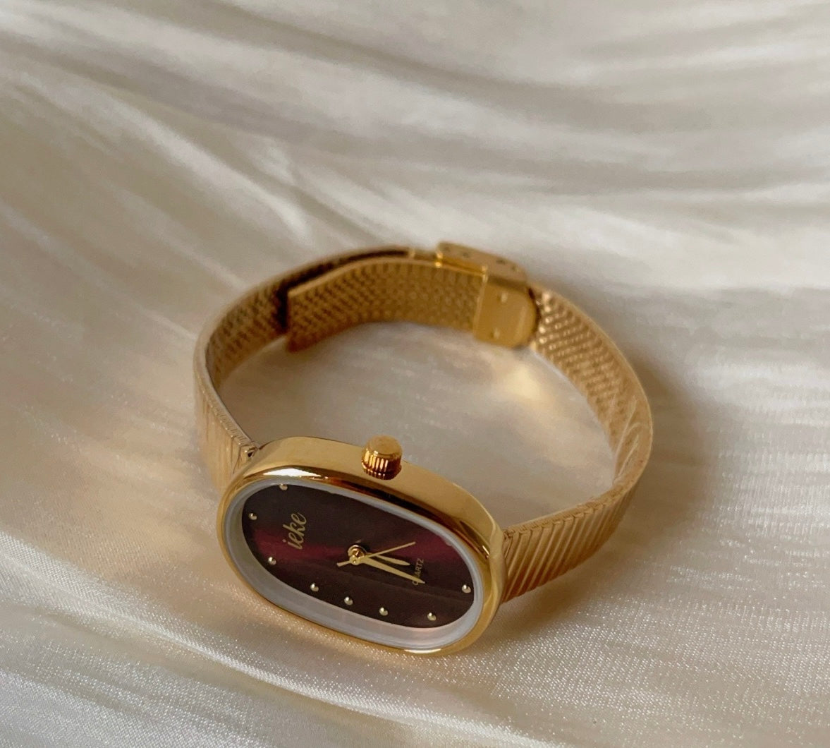 Gilt Oval Classic Quartz Watch