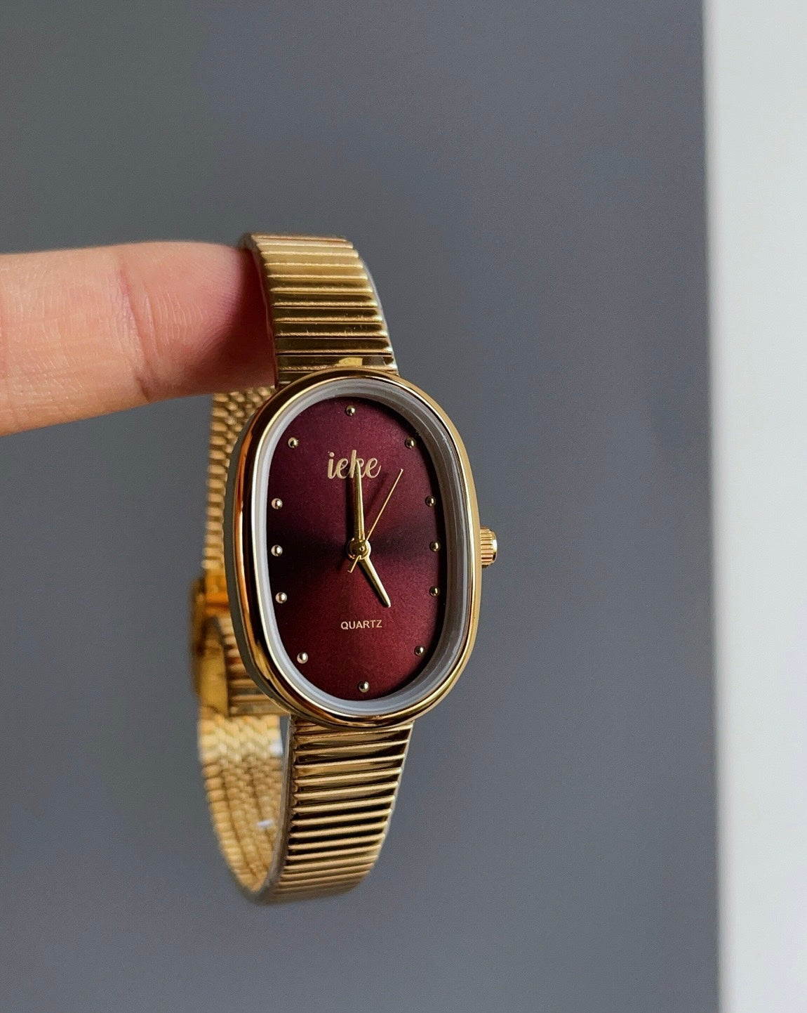 Gilt Oval Classic Quartz Watch